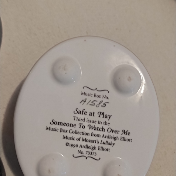 Ardleigh Elliott Porcelain Music Boxes 1990’s  Set Of 5 Oval With Lids Numbered. - Picture 16 of 16